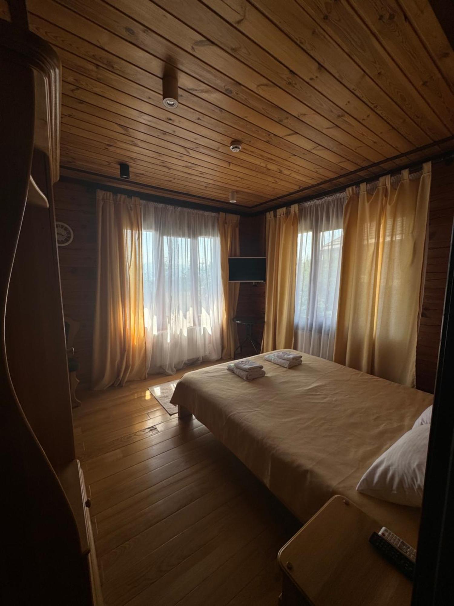 Golden Nest Daire Yablunytsia Dış mekan fotoğraf